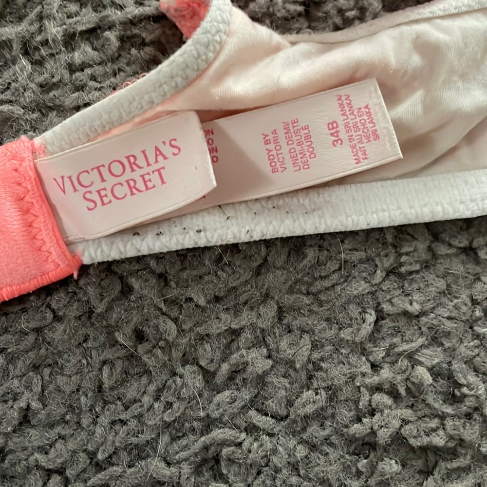 Victoria Secret Bra - Picture 3 of 5